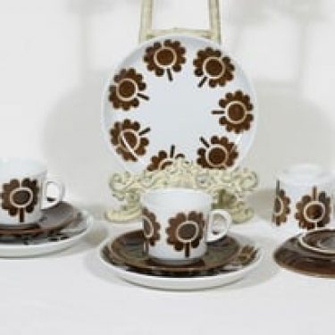 Arabia BR kahvikupit ja lautaset, ruskea, 3 kpl, suunnittelija Göran Bäck, puhalluskoriste, retro, nimetön koriste