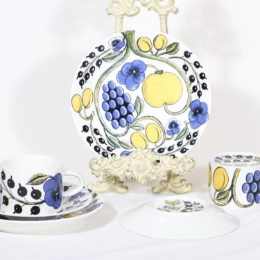 Arabia Paratiisi teekupit ja lautaset, 2 kpl, suunnittelija Birger Kaipiainen, serikuva