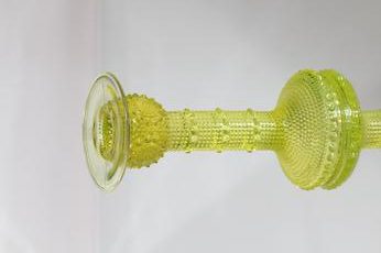 Riihimäen lasi Grapponia kynttilänjalka, keltainen, suunnittelija Nanny Still,