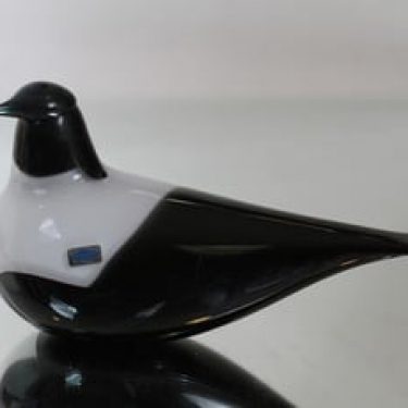 Nuutajärvi koristelintu, Harakka, suunnittelija Oiva Toikka, Harakka, signeerattu