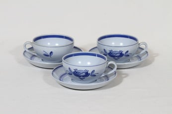 Arabia Blue Rose teekupit, käsinmaalattu, 3 kpl, suunnittelija Svea Granlund, käsinmaalattu, signeerattu