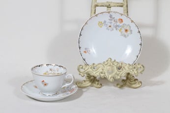 Arabia Loretta kahvikuppi ja lautanen, suunnittelija Olga Osol, siirtokuva