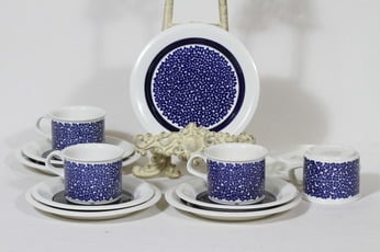 Arabia Faenza kahvikupit ja lautaset, sininen, 4 kpl, suunnittelija Inkeri Seppälä, serikuva, retro