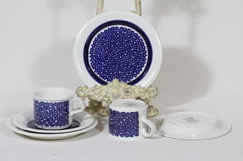 Arabia Faenza kahvikupit ja lautaset, sininen, 2 kpl, suunnittelija Inkeri Seppälä, serikuva, retro