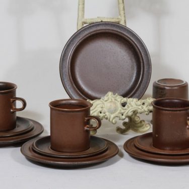 Arabia Ruska kahvikupit ja lautaset, ruskea, 4 kpl, suunnittelija Ulla Procope,