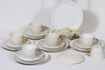 Arabia Kultakorva kahvikupit ja lautaset, 6 kpl, suunnittelija , kultakoriste