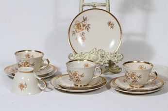 Arabia Myrna kahvikupit ja lautaset, 4 kpl, suunnittelija Olga Osol, siirtokuva