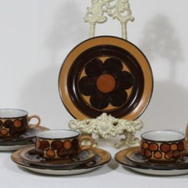 Arabia Kalevala kahvikupit ja lautaset, käsinmaalattu, 4 kpl, suunnittelija Peter Winquist, käsinmaalattu, signeerattu, retro