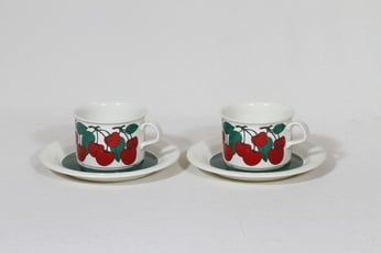 Arabia Kirsikka teekupit, 2 kpl, suunnittelija Inkeri Seppälä, serikuva, retro