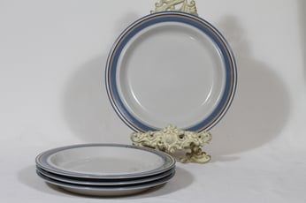 Arabia Uhtua lautaset, 4 kpl, suunnittelija Inkeri Leivo, matala, raitakoriste