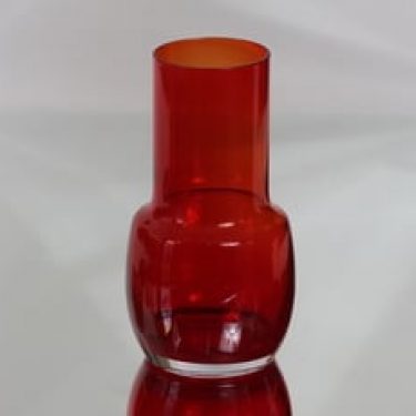 Riihimäen lasi maljakko, rubiininpunainen, suunnittelija Tamara Aladin,