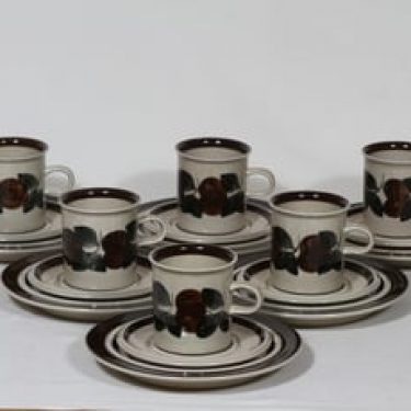 Arabia Ruija kahvikupit ja lautaset, käsinmaalattu, 6 kpl, suunnittelija Raija Uosikkinen, käsinmaalattu