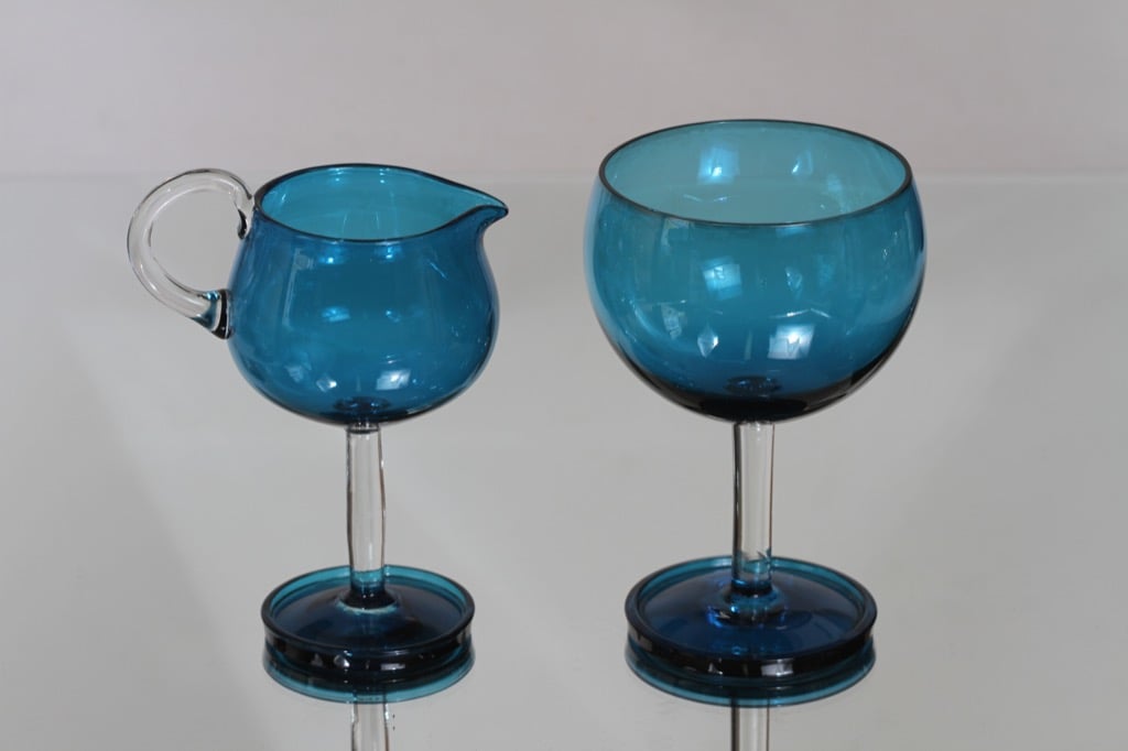 Riihimäen lasi Harlekiini sugar bowl and creamer, blue, Nanny Still