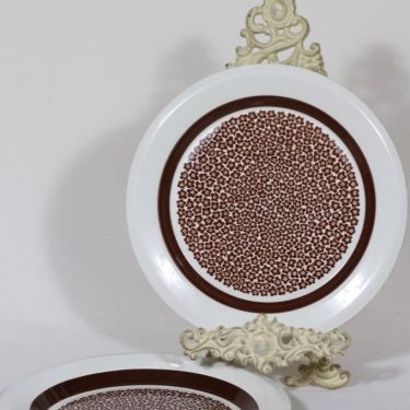 Arabia Faenza lautaset, ruskea, 2 kpl, suunnittelija Inkeri Seppälä, serikuva