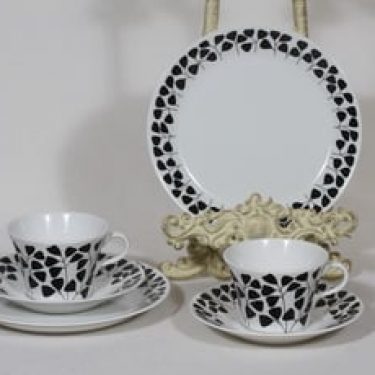 Arabia Lutukka kahvikupit ja lautaset, musta, 2 kpl, suunnittelija Esteri Tomula, serikuva, retro