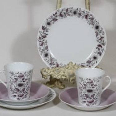 Arabia Tea kahvikupit ja lautaset, käsinmaalattu, 2 kpl, suunnittelija Esteri Tomula, käsinmaalattu, signeerattu