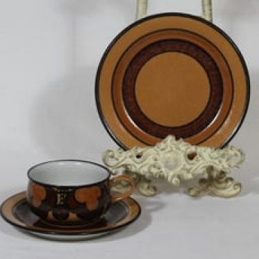 Arabia Kalevala kahvikuppi ja lautanen, käsinmaalattu, suunnittelija Anja Jaatinen-Winquist, käsinmaalattu, signeerattu, retro
