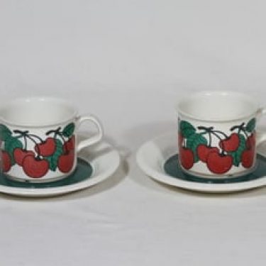 Arabia Kirsikka kahvikupit, punainen, 2 kpl, suunnittelija Inkeri Seppälä, serikuva, retro