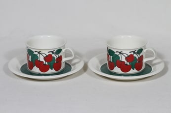 Arabia Kirsikka teekupit, punainen, 2 kpl, suunnittelija Inkeri Seppälä, serikuva
