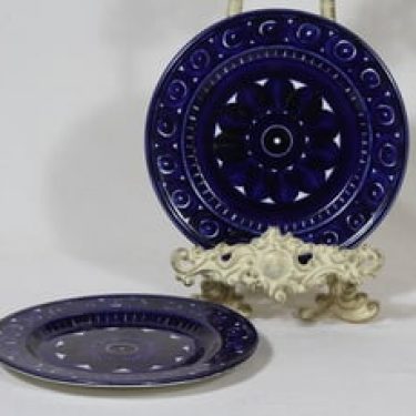 Arabia Valencia lautaset, käsinmaalattu, 2 kpl, suunnittelija Ulla Procope, käsinmaalattu, pieni, signeerattu