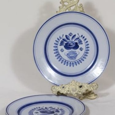 Arabia Blue Rose lautaset, käsinmaalattu, 3 kpl, suunnittelija Svea Granlund, käsinmaalattu, kukka-aihe