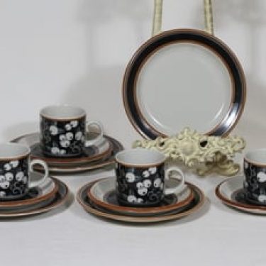 Arabia Taika kahvikupit ja lautaset, 4 kpl, suunnittelija Inkeri Seppälä, puhalluskoriste, retro