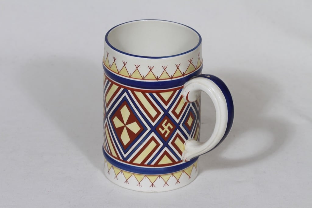 Arabia Fennia muki, käsinmaalattu, suunnittelija , käsinmaalattu, painettu, kansallisromantiikka
