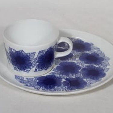 Arabia Malva erikoiskuppi- ja lautanen, sininen, suunnittelija Esteri Tomula, serikuva