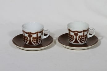 Arabia BR kahvikupit, ruskea, 2 kpl, suunnittelija Görän Bäck, puhalluskoriste, nimetön koriste