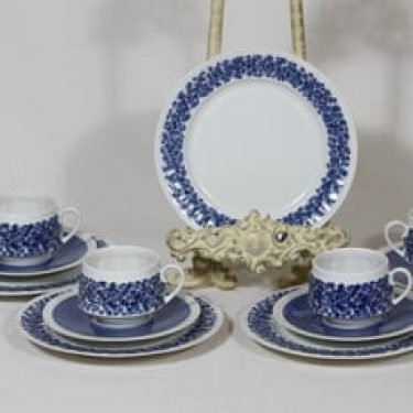 Arabia Doria kahvikupit ja lautaset, sininen, 4 kpl, suunnittelija Raija Uosikkinen, serikuva