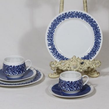 Arabia Doria kahvikupit ja lautaset, sininen, 2 kpl, suunnittelija Raija Uosikkinen, serikuva