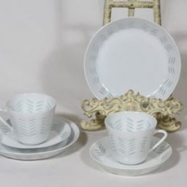 Arabia Helmi kahvikupit ja lautaset, riisiposliini, 2 kpl, suunnittelija Friedl Holzer-Kjellberg, riisiposliini, 15 cl, massasigneerattu