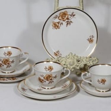 Arabia Myrna kahvikupit ja lautaset, 3 kpl, suunnittelija Olga Osol, serikuva, kukka-aihe