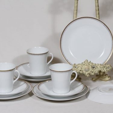 Arabia Helios kahvikupit ja lautaset, 4 kpl, suunnittelija Raija Uosikkinen, serikuva, ornamentti