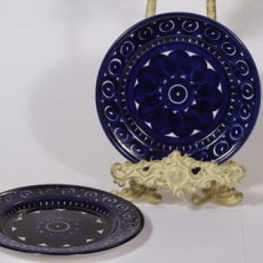 Arabia Valencia leivoslautaset, käsinmaalattu, 2 kpl, suunnittelija Ulla Procope, käsinmaalattu, signeerattu
