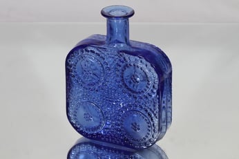 Riihimäen lasi Grapponia koristepullo, sininen, suunnittelija Nanny Still,