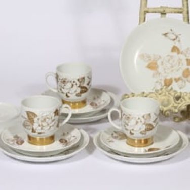 Arabia Kultaruusu kahvikupit ja lautaset, kulta, 4 kpl, suunnittelija Raija Uosikkinen, serikuva