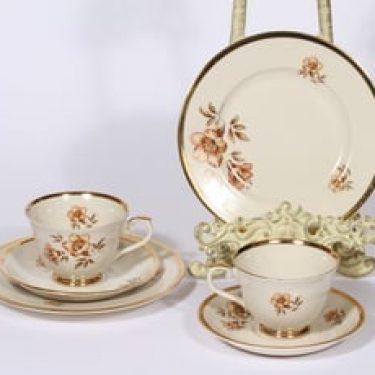 Arabia Myrna kahvikupit ja lautaset, 2 kpl, suunnittelija Olga Osol, serikuva, kukka-aihe