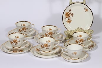 Arabia Myrna kahvikupit ja lautaset, 6 kpl, suunnittelija Olga Osol, serikuva, kukka-aihe