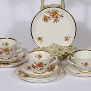 Arabia Myrna kahvikupit ja lautaset, 3 kpl, suunnittelija Olga Osol, serikuva, kukka-aihe