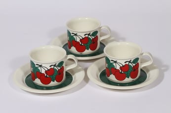 Arabia Kirsikka kahvikupit, punainen, 3 kpl, suunnittelija Inkeri Leivo, serikuva, retro