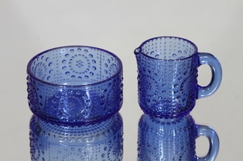 Riihimäen lasi Grapponia sokerikko ja kermakko, sininen, suunnittelija Nanny Still,