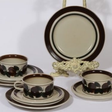 Arabia Ruija teekupit ja lautaset, käsinmaalaus, 3 kpl, suunnittelija Raija Uosikkinen, käsinmaalaus
