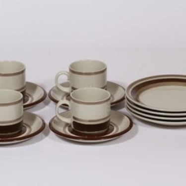 Arabia Pirtti kahvikupit ja lautaset, ruskea, 4 kpl, suunnittelija Raija Uosikkinen, raitakoriste