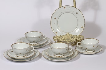 Arabia Apila kahvikupit ja lautaset, 4 kpl, suunnittelija Olga Osol, painokoriste, kullattu