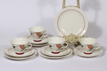 Arabia Harlekin Carneval kahvikupit ja lautaset, 4 kpl, suunnittelija Inkeri Leivo, serikuva