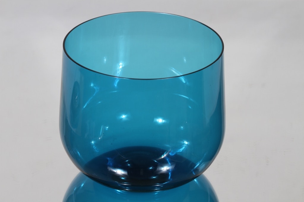 Riihimäen lasi Harlekiini salaattikulho, sininen, suunnittelija Nanny Still,