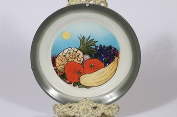Arabia seinälaatta, Etelän hedelmät, suunnittelija Heljä Liukko-Sundström, Etelän hedelmät, serikuva, signeerattu
