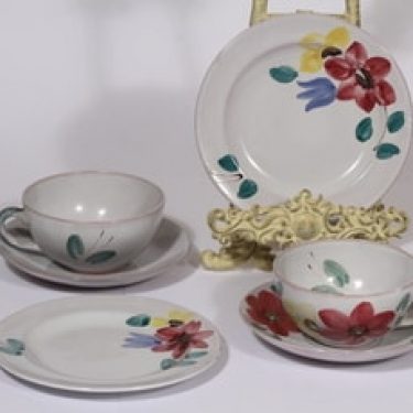 Arabia ARA teekupit ja lautaset, käsinmaalattu, 2 kpl, suunnittelija , käsinmaalattu