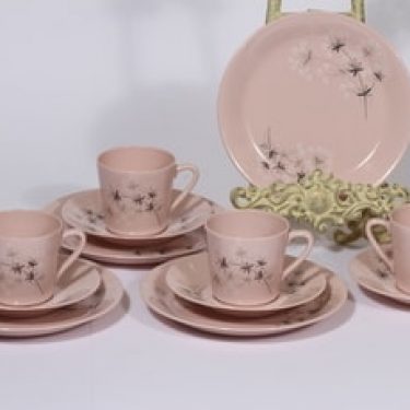 Arabia Lumikukka kahvikupit ja lautaset, vaaleanpunainen, 4 kpl, suunnittelija Raija Uosikkinen, serikuva